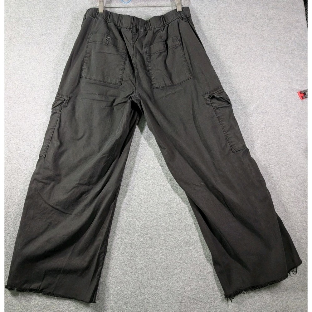 American Eagle Mid Rise Baggy Wide Leg Cargo Pants Raw Hem Womens 8 Black Grunge - Picture 2 of 10